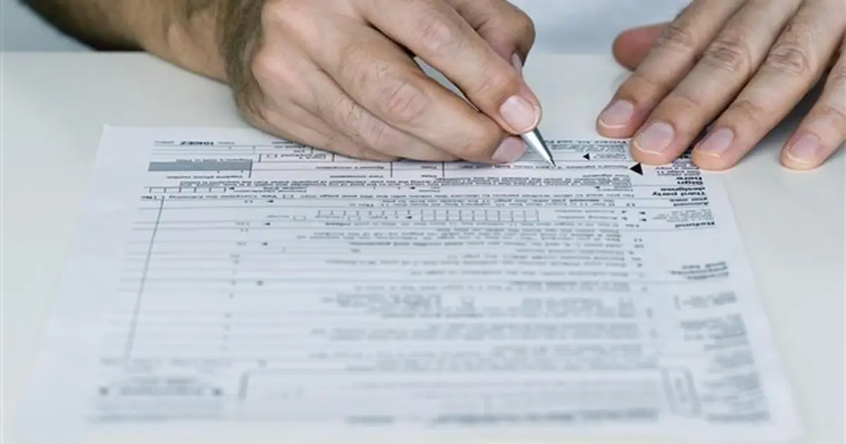 تجديد تصريح العمل للعاملين بالخارج أون لاين مستندات رسمية مرتبة لتجهيز طلب تجديد تصريح العمل في مصر مع صور الهوية وجواز السفر وإيصال الدفع قبل التقديم