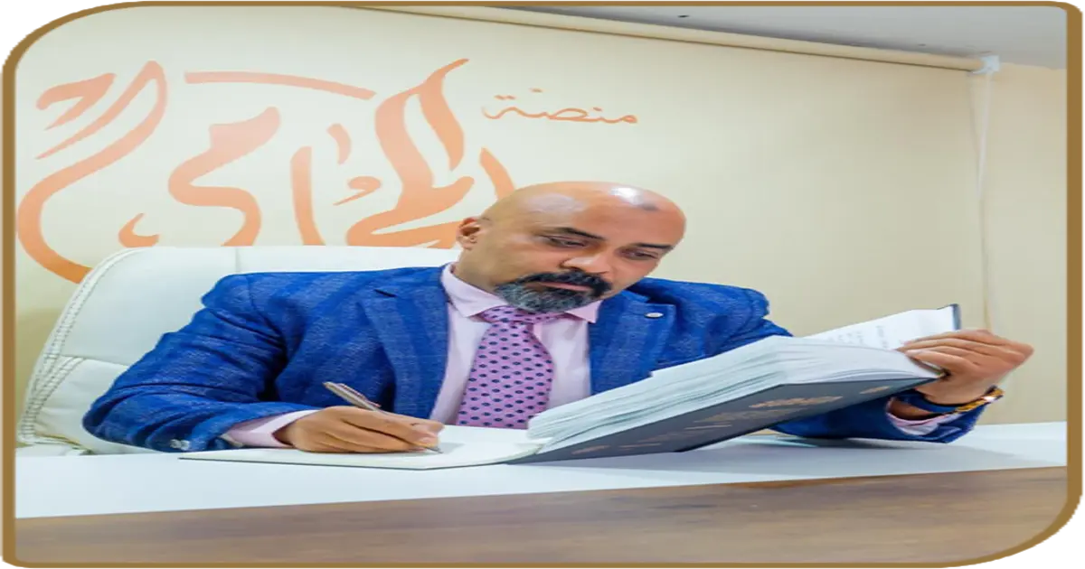 محامٍ في مكتب محاماة مصري يقدم استشارة قانونية معتمدة ويشرح إجراءات الدعوى وضبط المواعيد وتقليل الأخطاء الشكلية