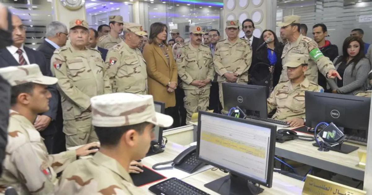 تدريب وتعليم مجندين داخل معسكر الجيش المصري مع شرح إجراءات الكشف الطبي للتجنيد وحالات الاعفاء من الجيش في الكشف الطبي