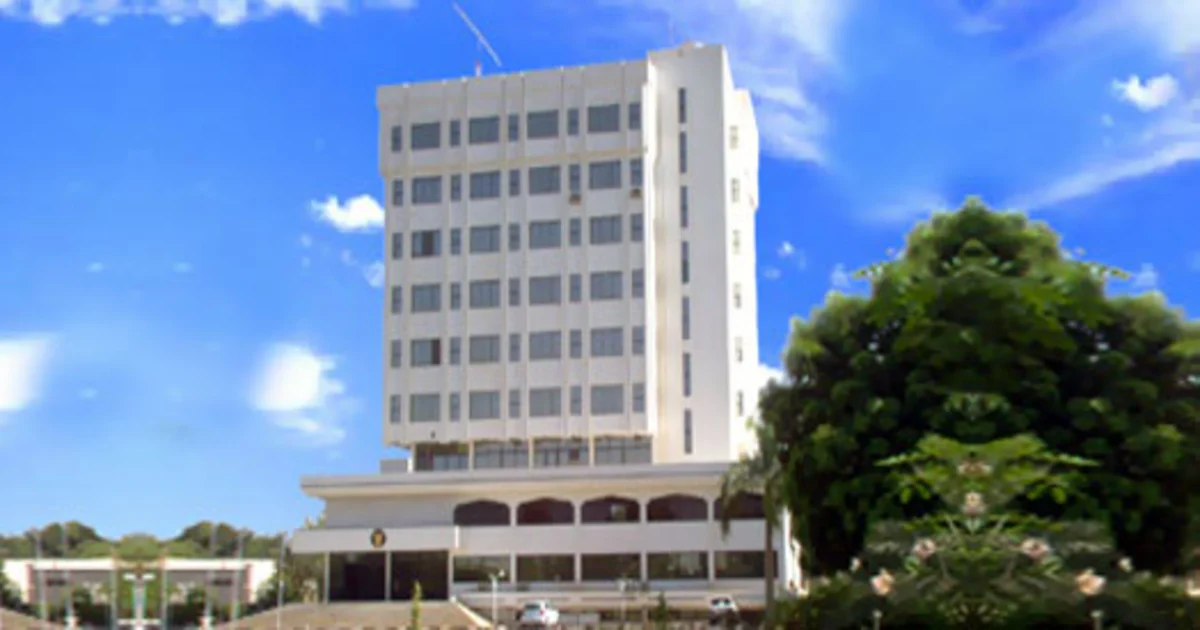 واجهة مكتب توثيق وزارة الخارجية الترجمان في القاهرة مع لافتة التصديقات ومدخل خدمة المواطنين لإتمام تصديق المستندات الرسمية.