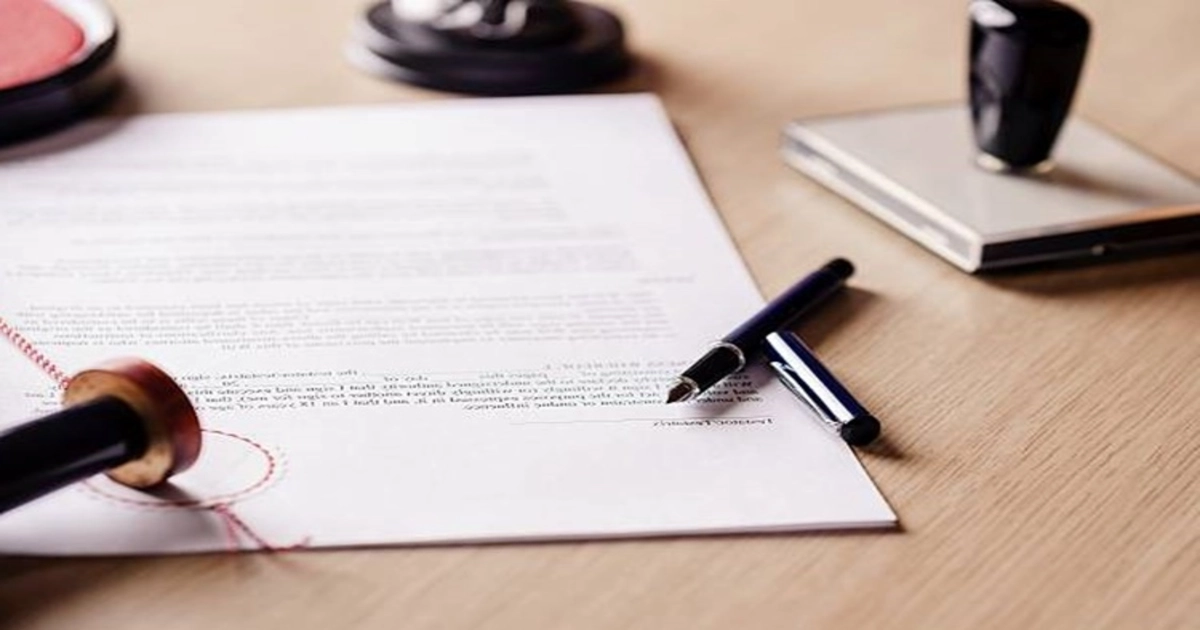 عقد رسمي جاهز للتصديق مع ختم واعتماد تمهيدًا لإجراء تصديق وزارة الخارجية المصرية داخل مصر.