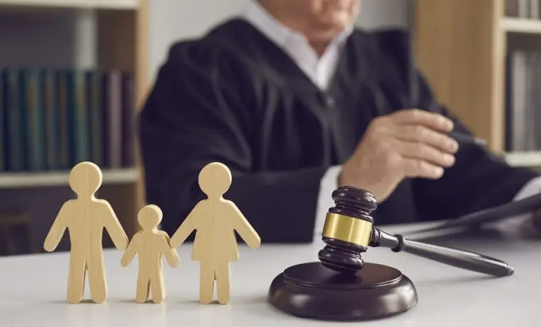 كيف اكسب قضية النفقة دليل متي ترفع الزوجة قضية النفقة مع توضيح الامتناع عن الإنفاق والتقصير وأثر الطاعة والنشوز على النفقة